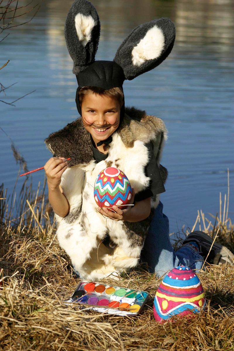 Früher hoppelten die Osterhasen noch, heute fahren sie Ski.  In den Kinderhotels Europa sogar mit Butlerservice! - BILD