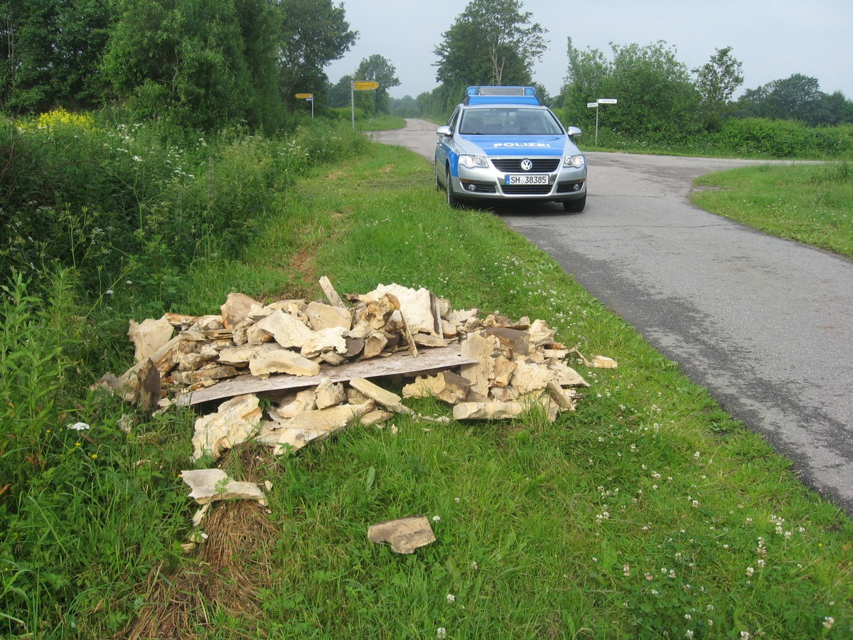 POL-FL: Silberstedt / Schwittschau (SL-FL) - Bauschuttfrevel im Grünknick, Zeugen gesucht