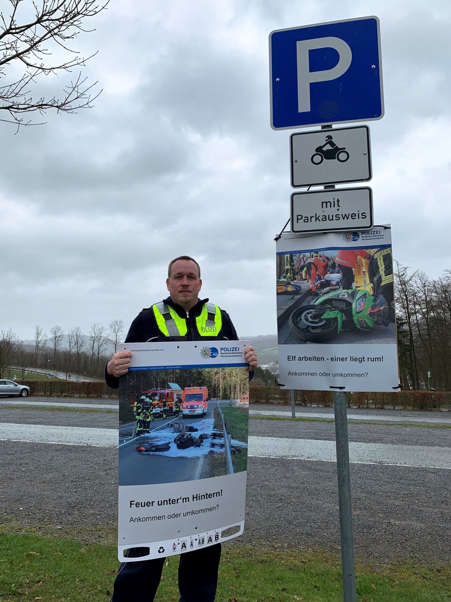 POL-HSK: Plakataktion zum Start der Motorradsaison