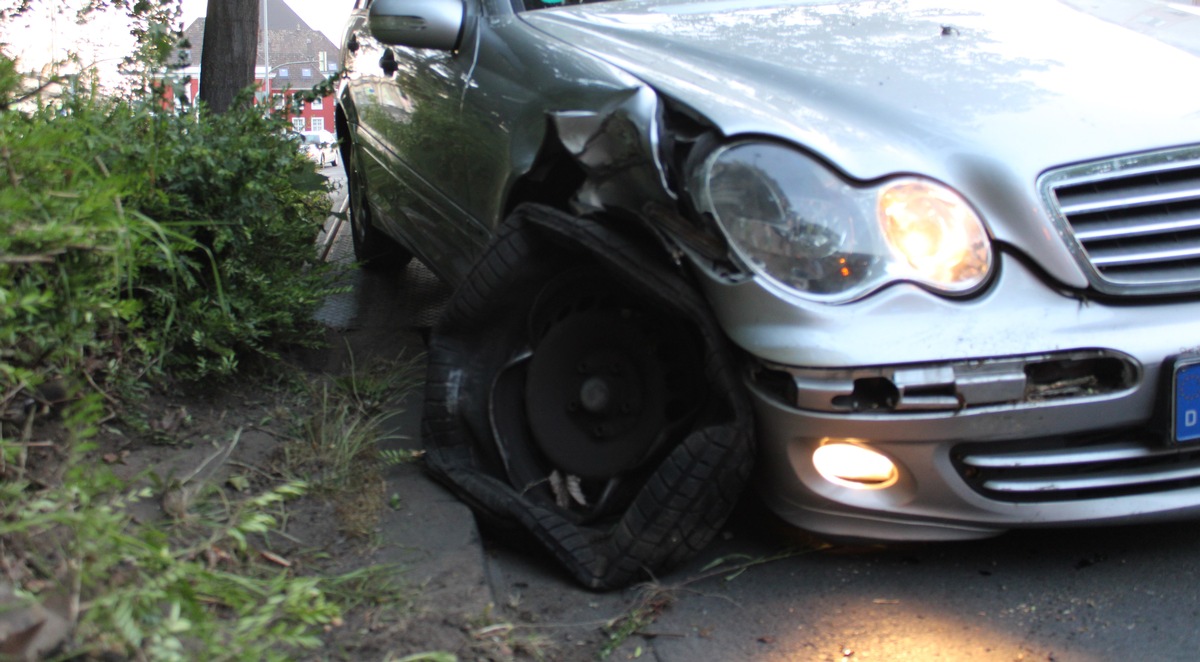 POL-HAM: Stark betrunkener Mercedesfahrer flüchtet zu Fuß von Unfallstelle