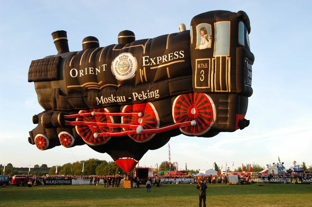 Vorsicht an der Bahnsteigkante: Orient-Express startet im Sauerland