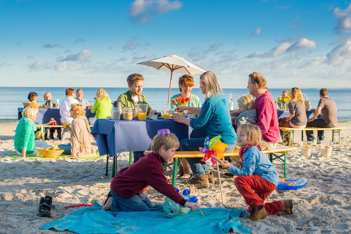 Frühstück mit direktem Meerblick / Lecker schlemmen beim ostsee*Strandfrühstück am 6. Juli 2014 (FOTO)