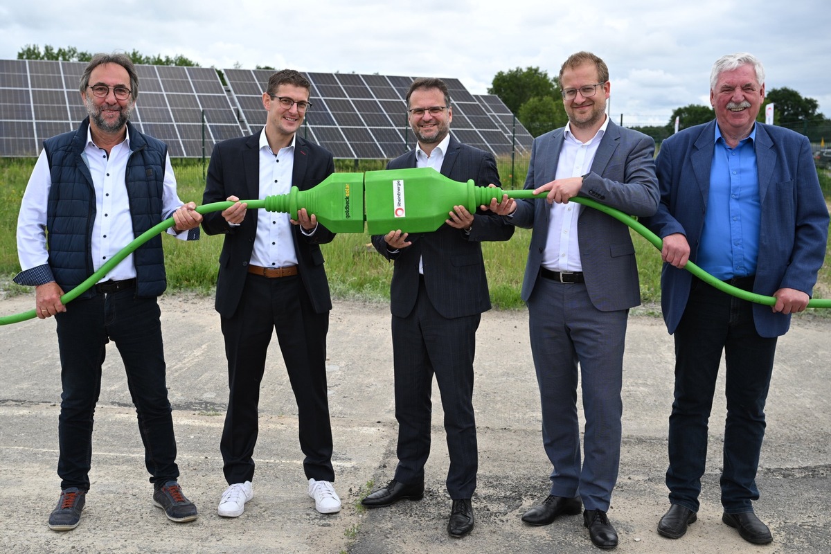 Größter Solarpark des Unternehmens – RheinEnergie eröffnet 32 Megawatt-Anlage mit Batteriespeicher