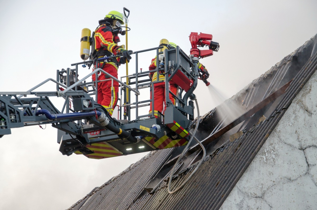 FW-RD: Einfamilienhaus in Dätgen durch Feuer Zerstört Dätgen - (Kreis Rendsburg-Eckernförde), 06.06.2023, 03:55 Uhr Feuer Größer als Standard (FEU G 00), 04:06 Uhr Stichworterhöhung auf Feuer 2 (FEU 2)