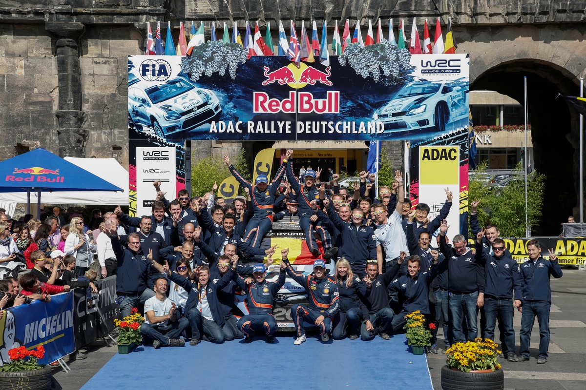 Hyundai feiert fulminanten Doppelsieg bei Rallye Deutschland