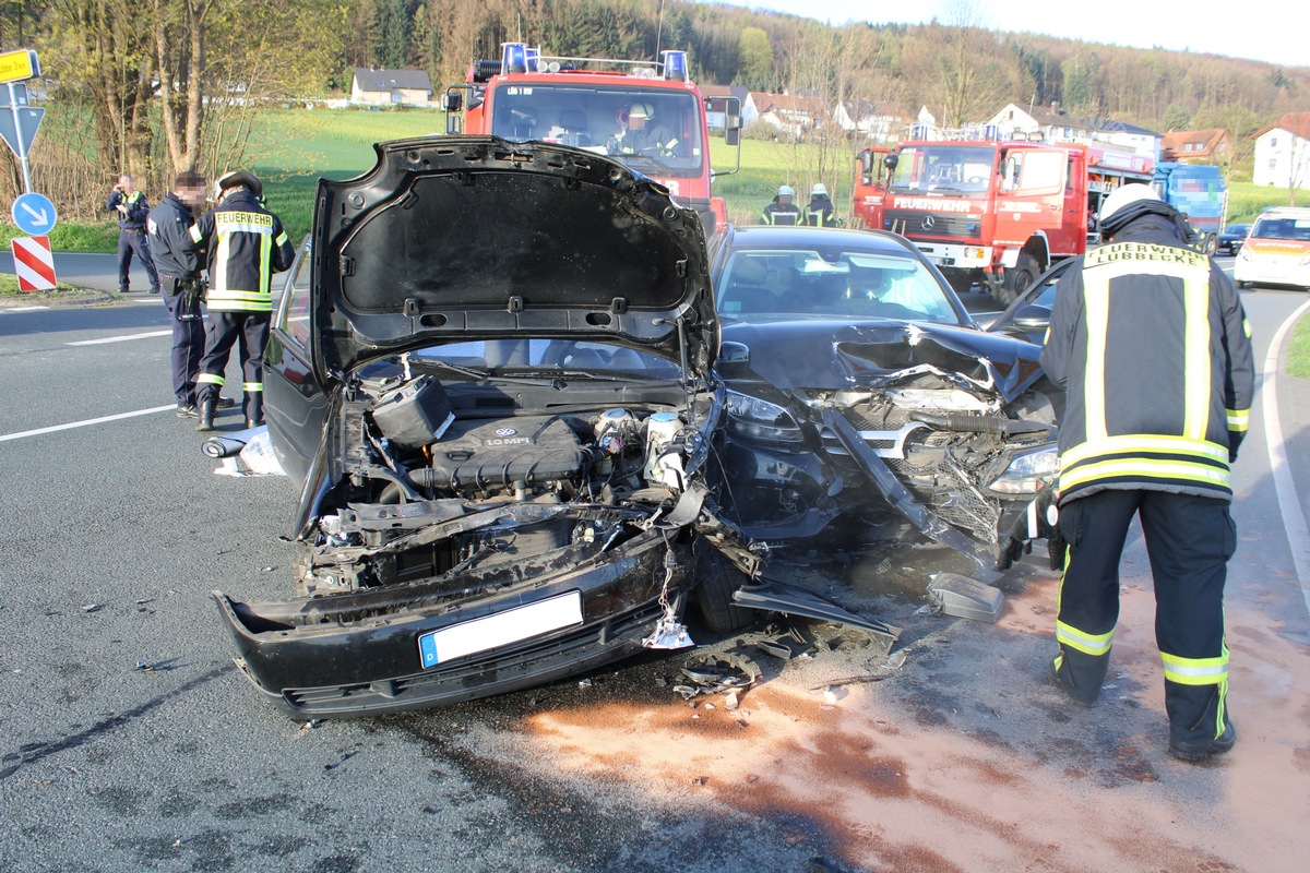 POL-MI: Frau nach Verkehrsunfall schwer verletzt