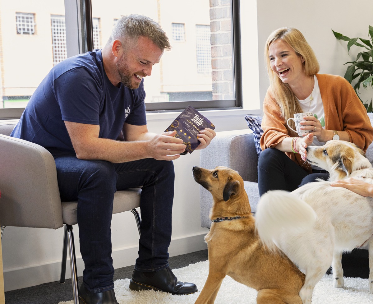 Zurück ins Büro - nicht ohne meinen Hund / Wie vierbeinige Wohlfühlmanager den Arbeitsplatz bereichern