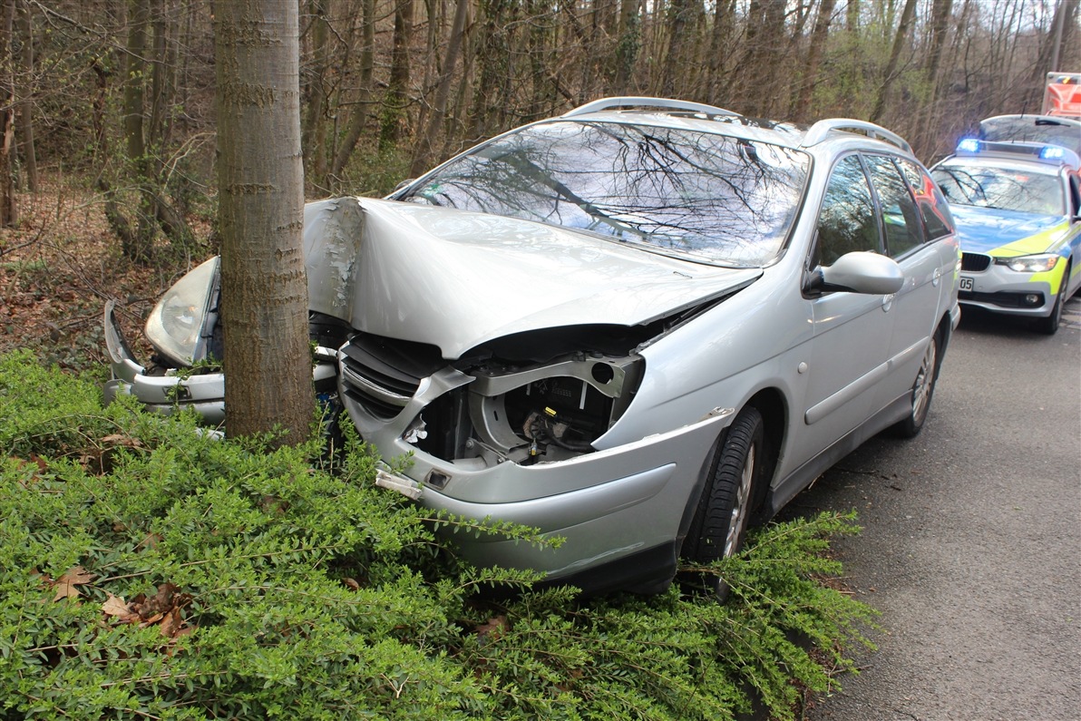 POL-RBK: Bergisch Gladbach - 84-Jähriger bei Unfall verletzt