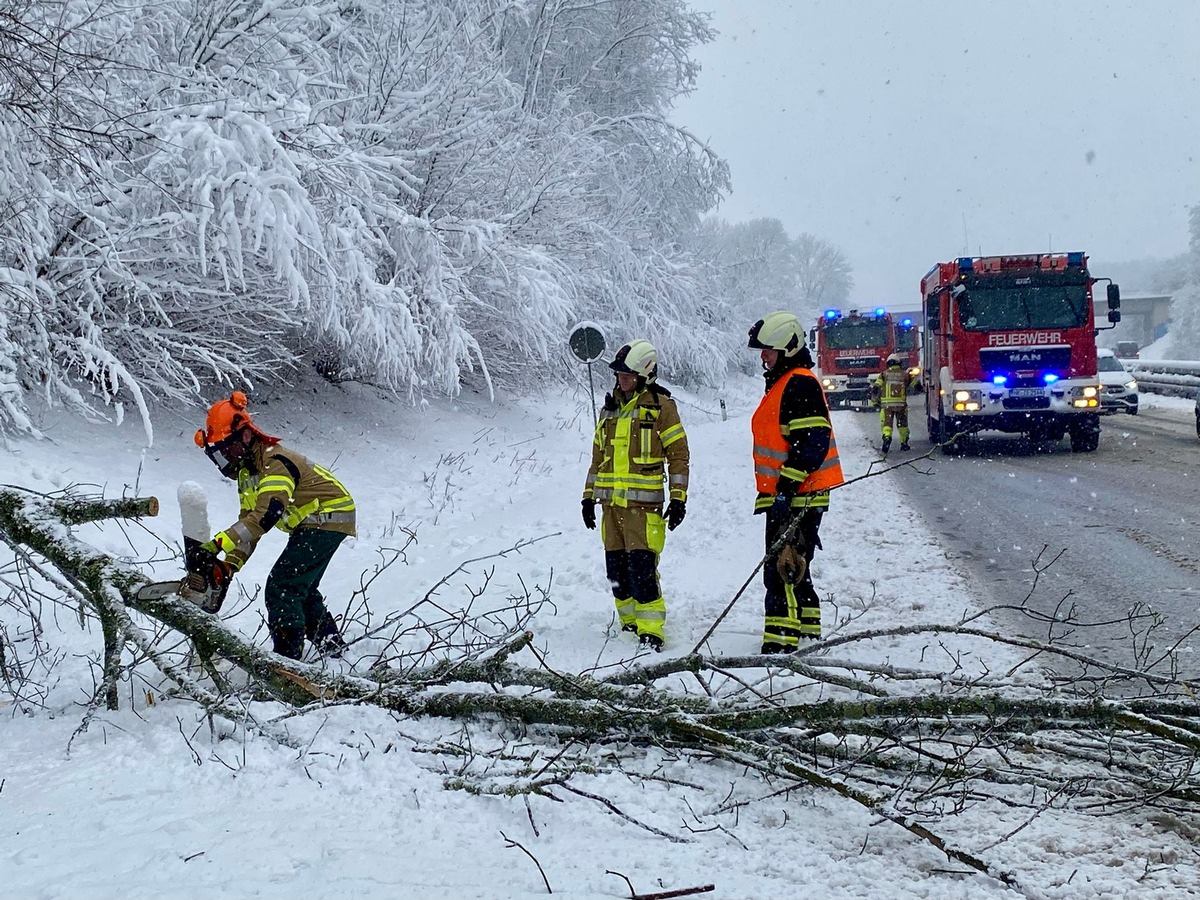 FW-MK: Schneetief &quot;Charly&quot; sorgt für viel Arbeit