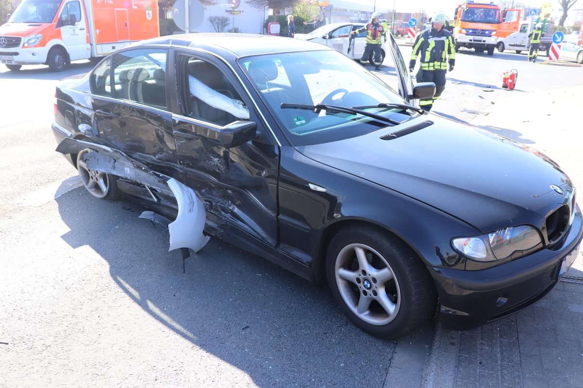 POL-ME: Unfall durch Vorfahrtsmissachtung - Langenfeld - 2004005