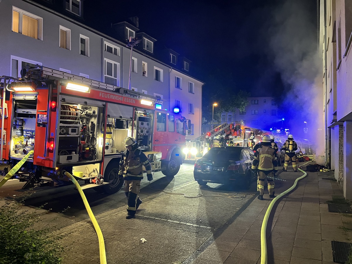 FW-E: Kellerbrand in Altendorf - 12 Bewohner durch Rauchgas verletzt