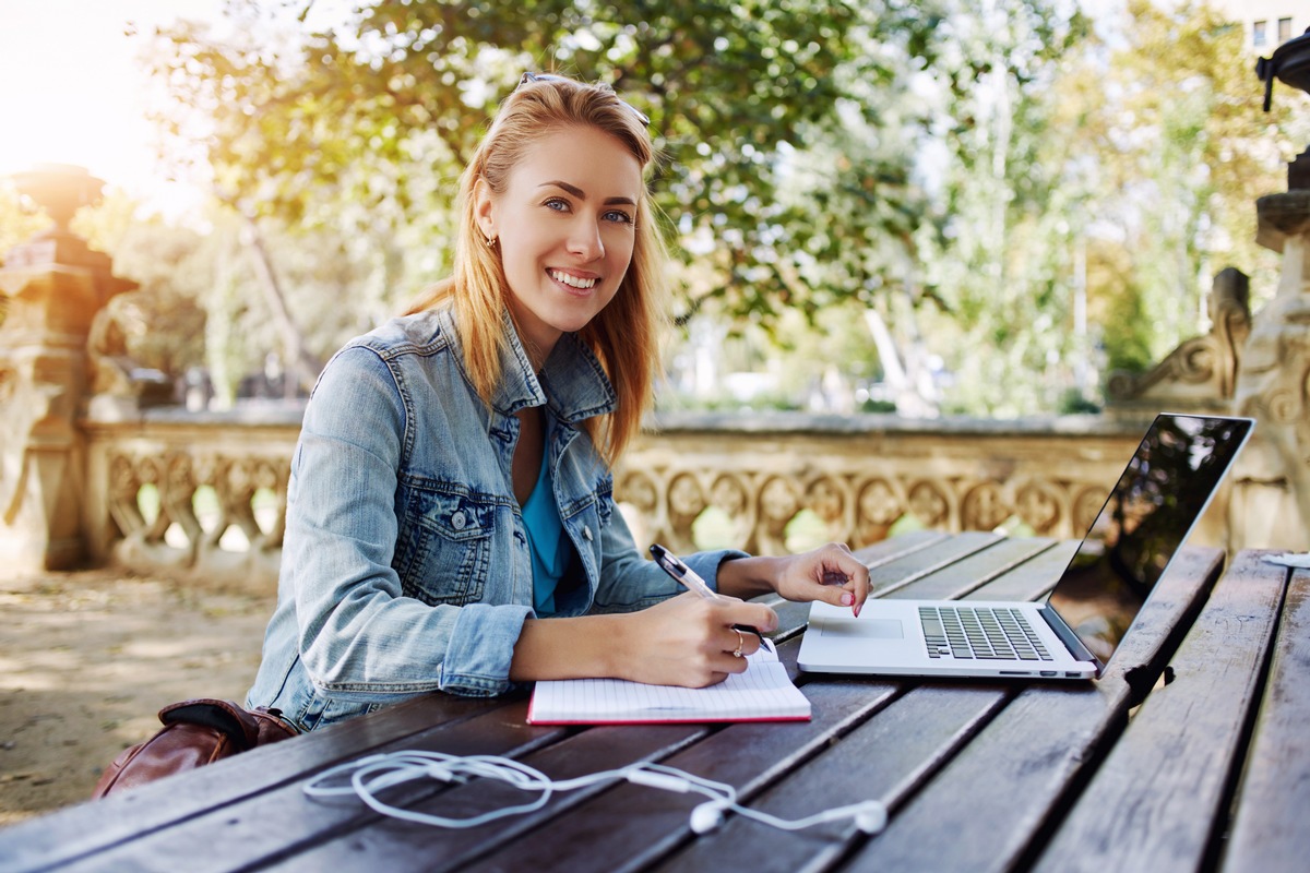 Abi und dann? / Onlinestudium: die Alternative zum Präsenzstudium