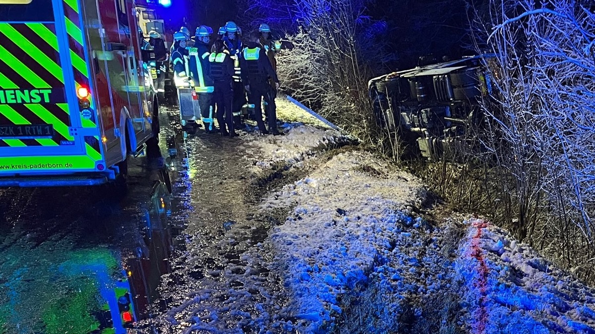 POL-PB: Glätteunfälle - Lkw-Fahrer verunglückt mit Sattelzugmaschine