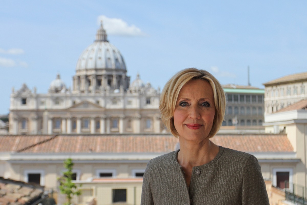 Pfingsten im ZDF: &quot;sonntags - TV fürs Leben&quot;, katholischer Gottesdienst aus Dresden und Dokumentation &quot;Der Vatikan und das Geld&quot; mit Petra Gerster (FOTO)