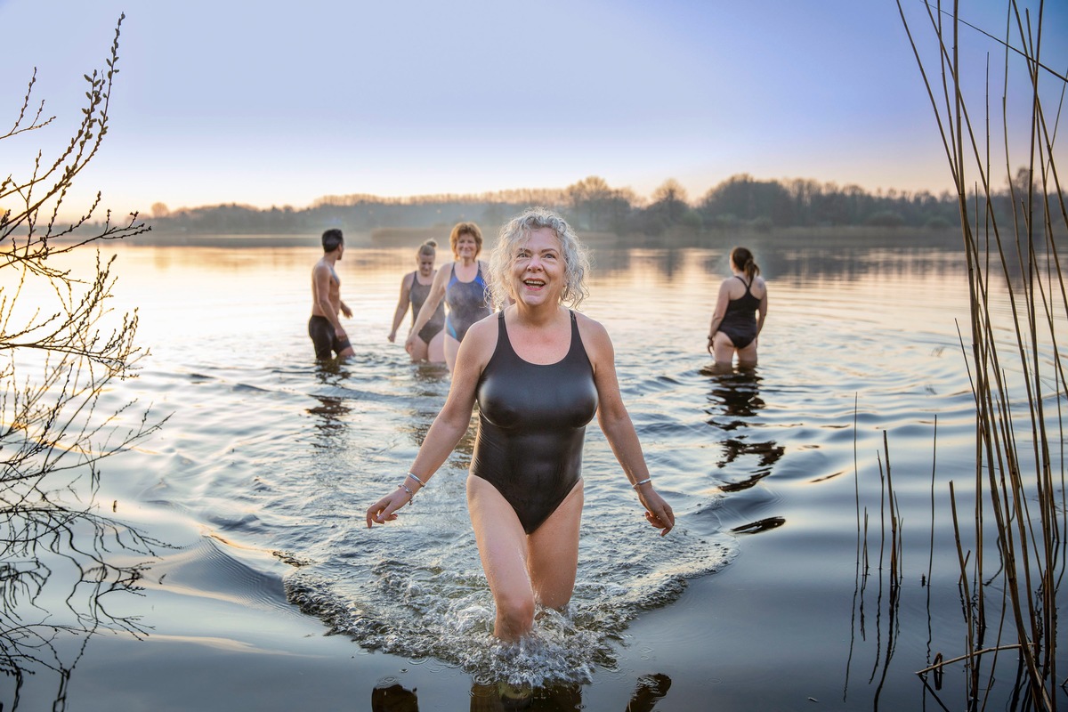 Gelenkersatz: Welcher Sport eignet sich? / Um die Lebensqualität zu verbessern und die Gesundheit zu erhalten, sollten Menschen mit einem künstlichem Knie- oder Hüftgelenk wieder aktiv werden