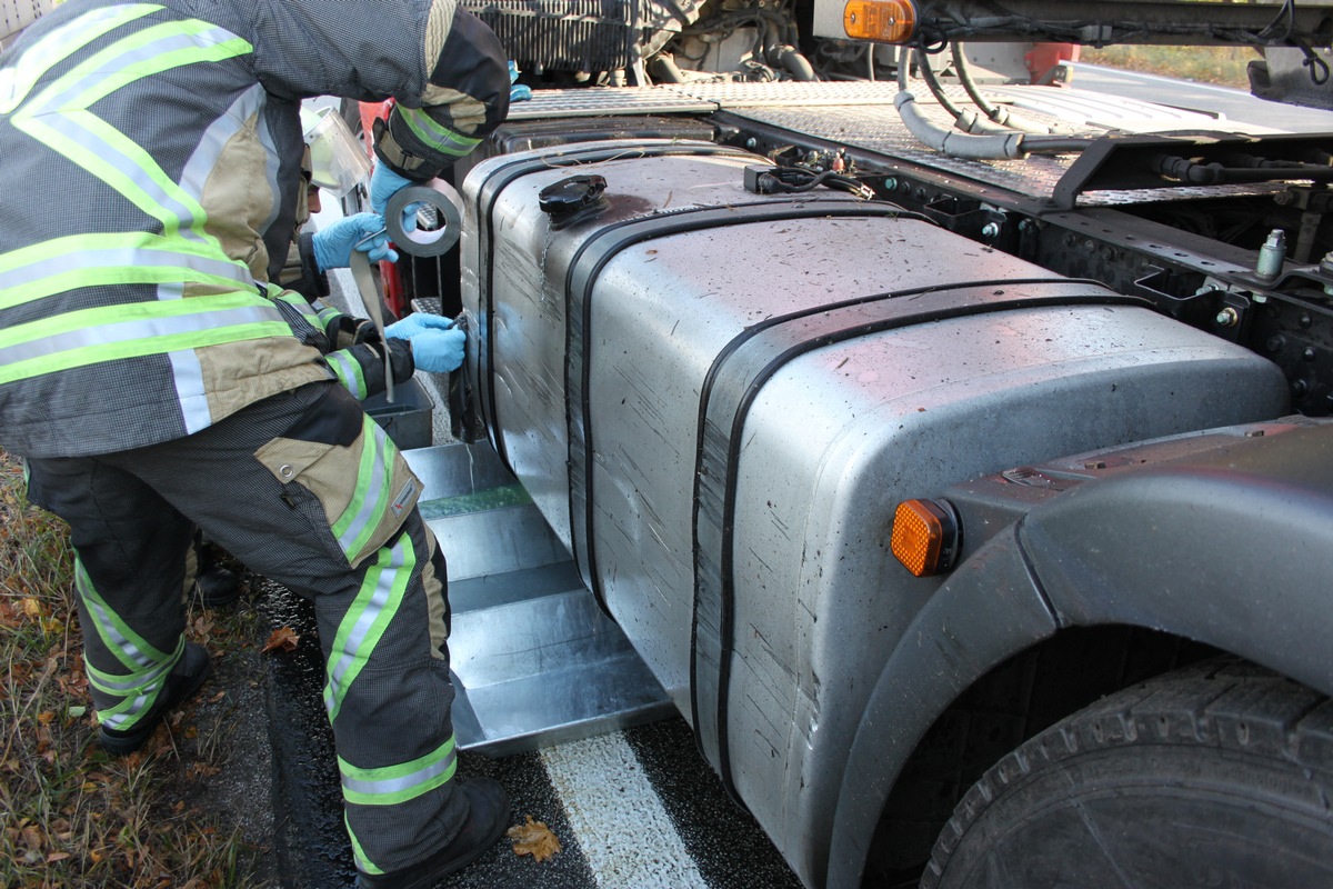 POL-PDKL: A6/Ramstein-Miesenbach, Tanklastzug kracht in die Schutzplanke