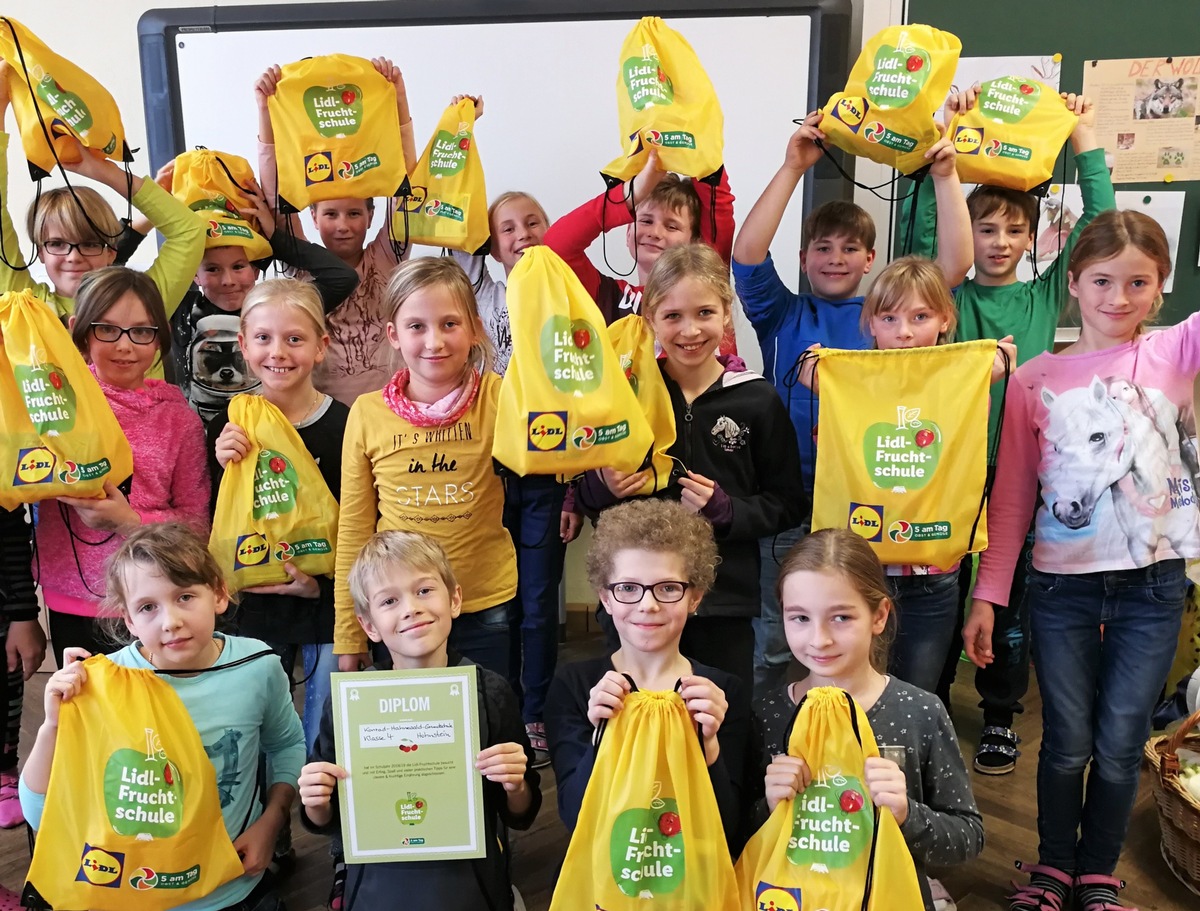 Jetzt bewerben: Lidl-Fruchtschule geht in die vierte Runde / Lidl bringt deutschlandweit bewusste Ernährung und Artenvielfalt in Grundschulen (FOTO)