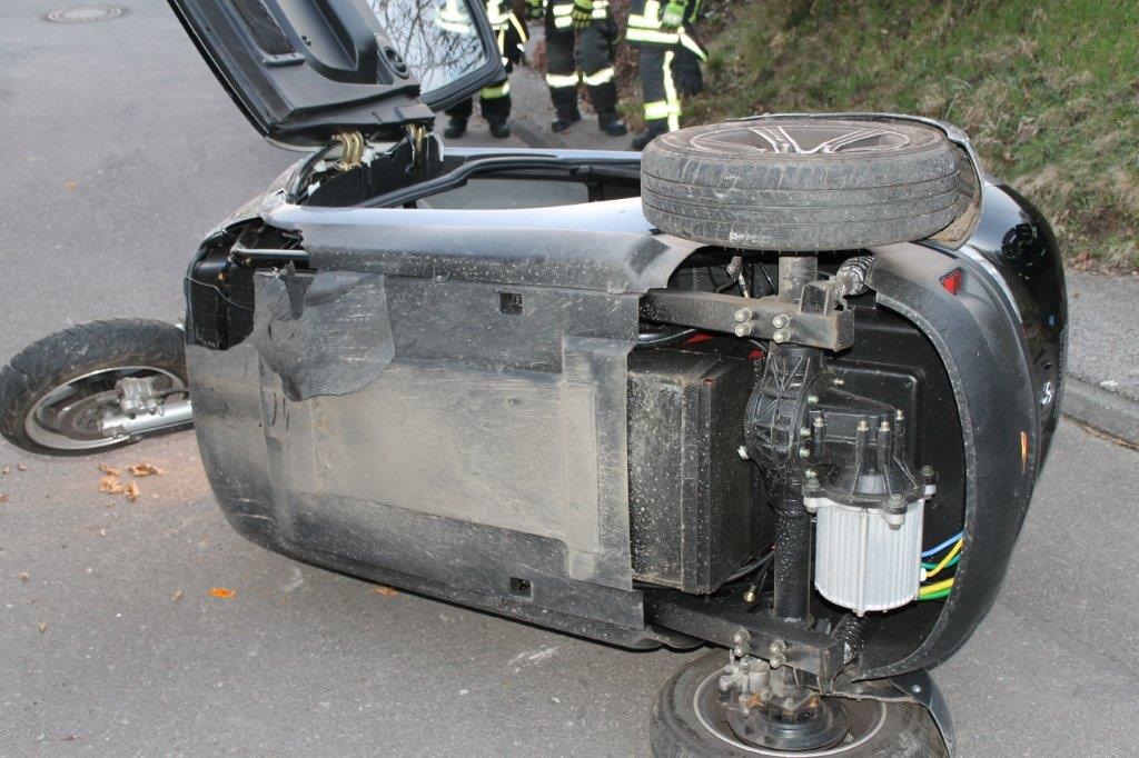 POL-OE: Verkehrsunfall mit Kleinfahrzeug und einer verletzten Person