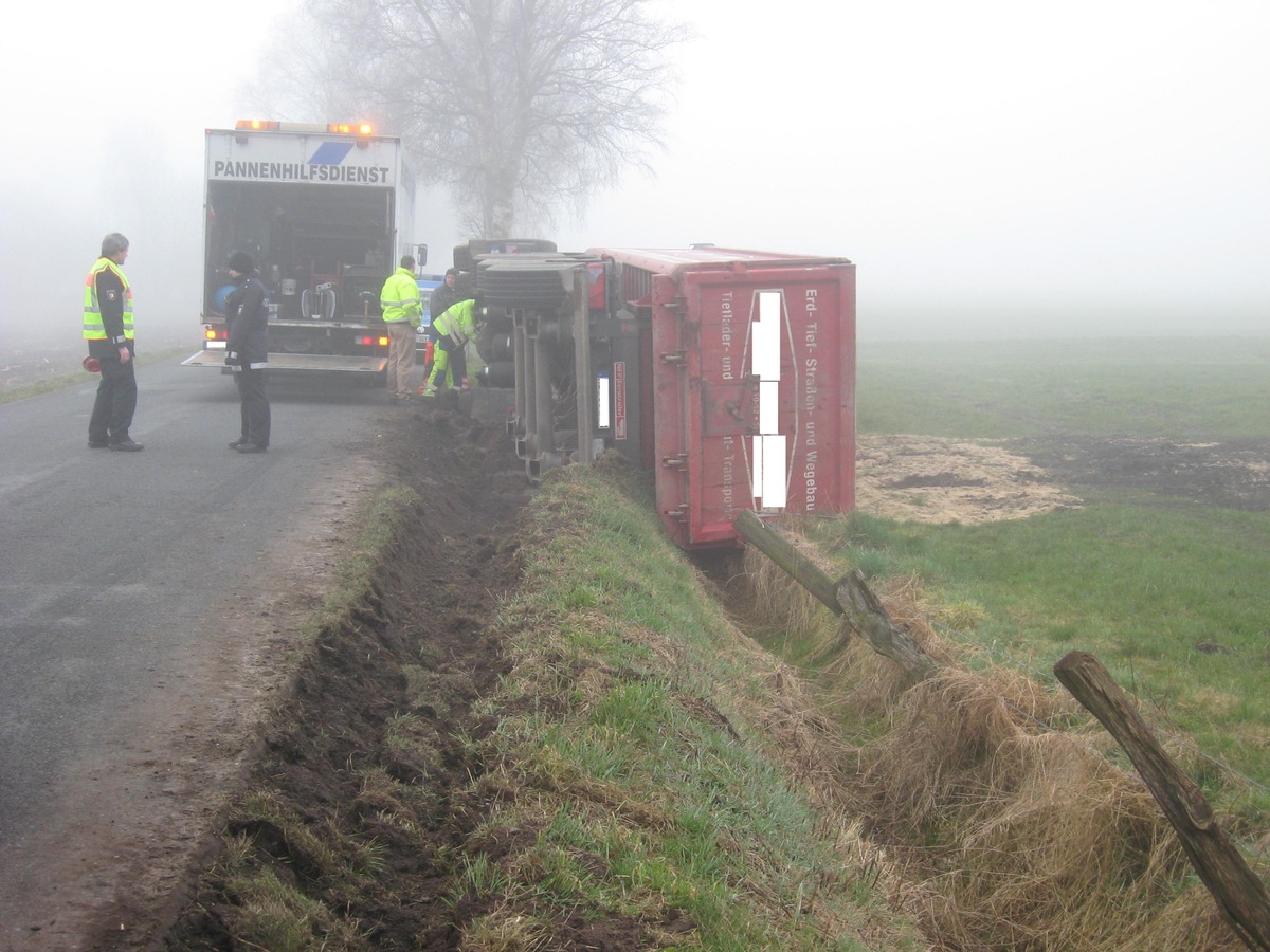 POL-SE: Alveslohe - Unfall mit LKW