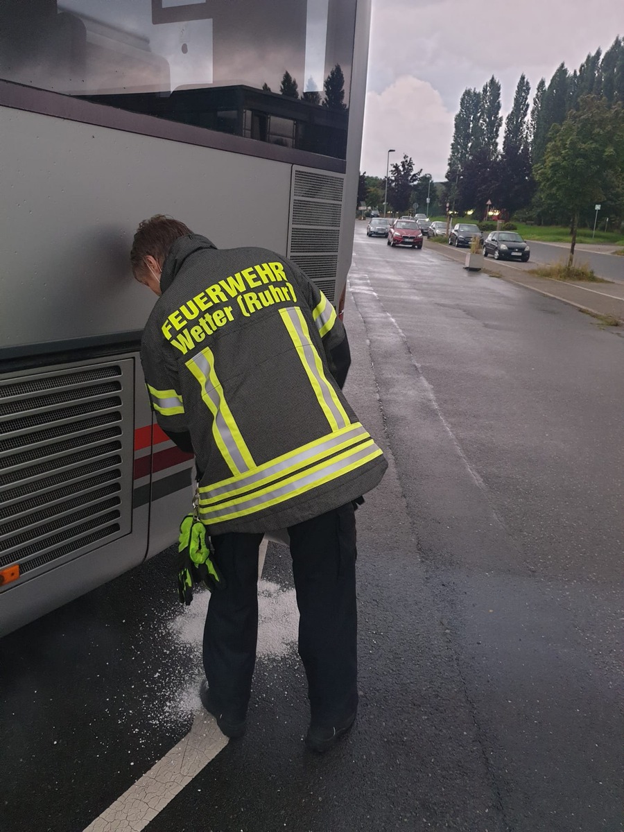 FW-EN: Wetter - drei parallele Einsätze am Freitagabend und drei Einsätze am Samstag