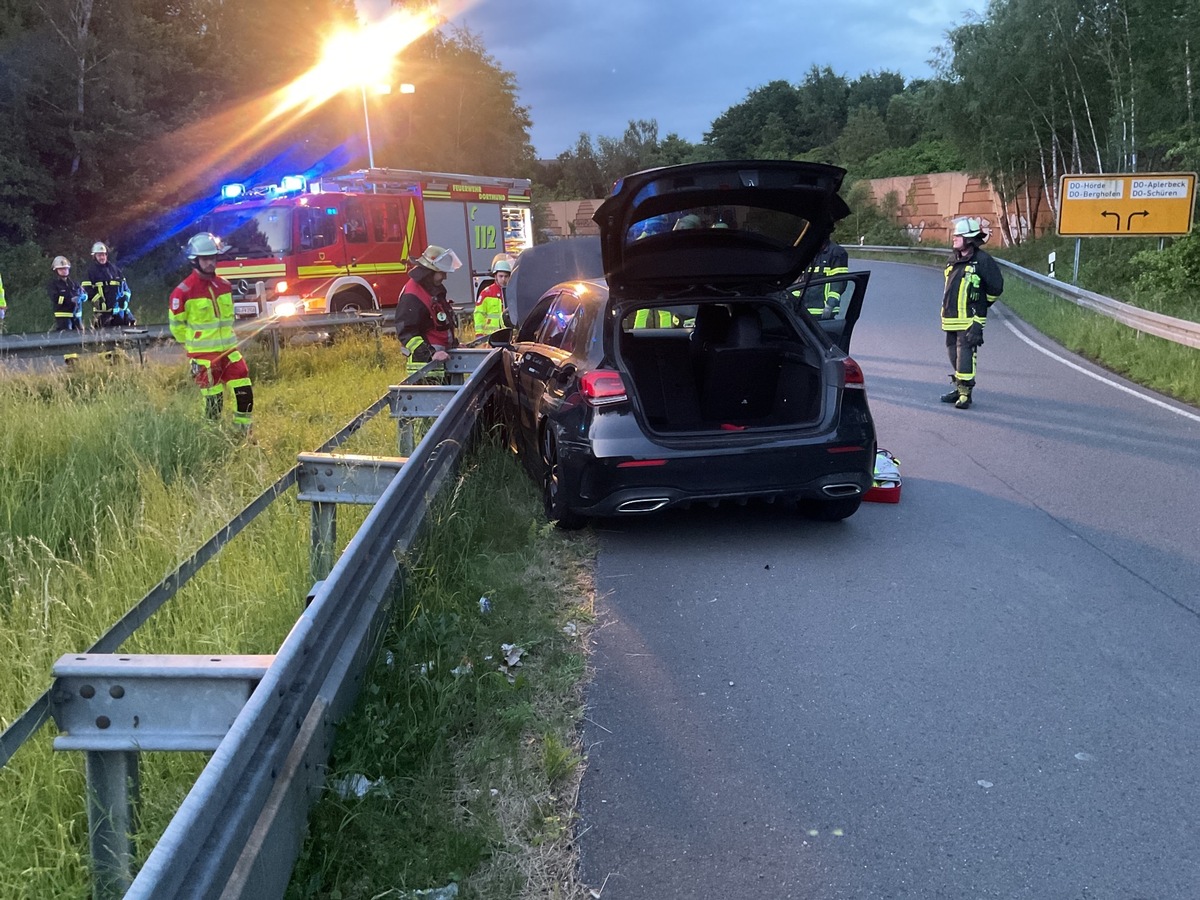 FW-DO: Besatzung eines Krankenwagen bemerkt verunfalltes Fahrzeug