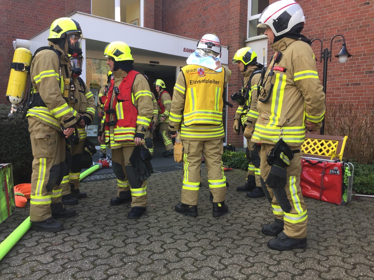 FW Ratingen: Küchenbrand in Seniorenwohnanlage - Keine Verletzten