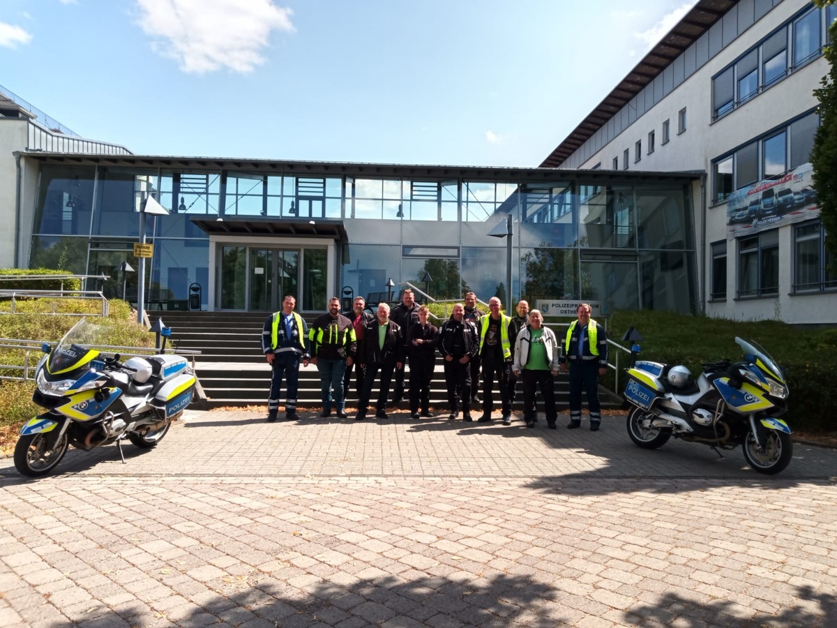 POL-OH: Biker-Safety-Tour der Polizei: Motorradfahrer schlängeln sich im Konvoi durch die Rhön und den Vogelsbergkreis