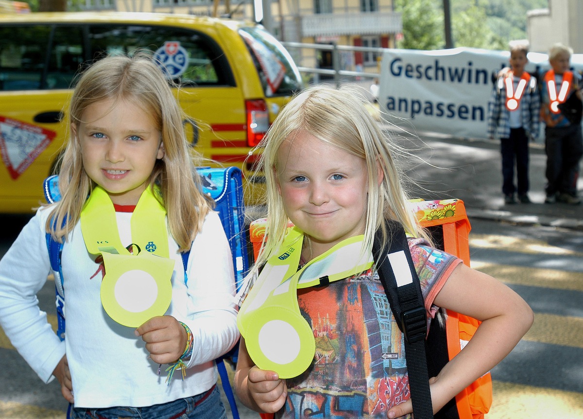 Schulanfang, Achtung Kinder! Der TCS bittet die Auto Fahrenden um besondere Vorsicht gegenüber Kindern