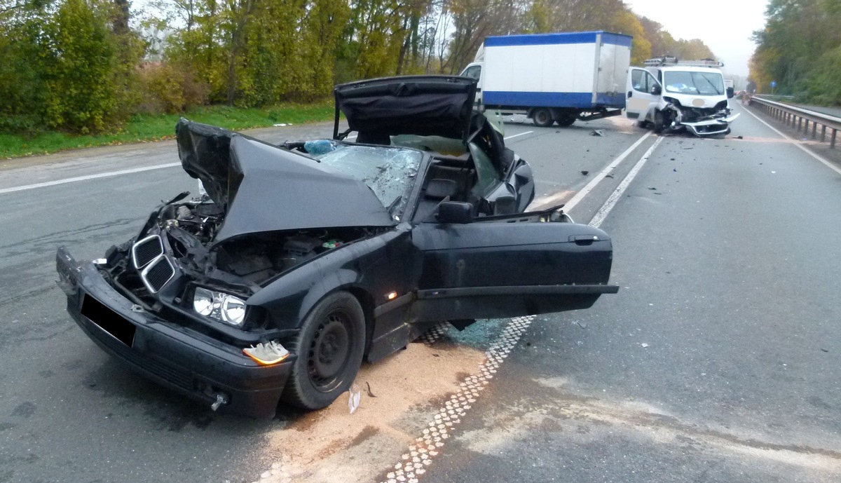 POL-MI: Drei Verletzte bei Auffahrunfall auf der B 482