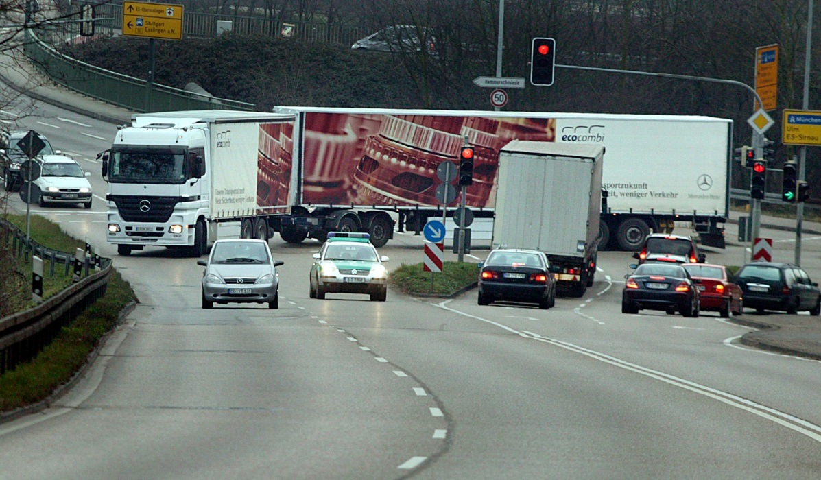 Forsa: Fast drei Viertel der Bürger gegen Riesen-Lkw / Ablehnung von Gigalinern nach fast fünf Jahren Test in Deutschland gewaltig (FOTO)