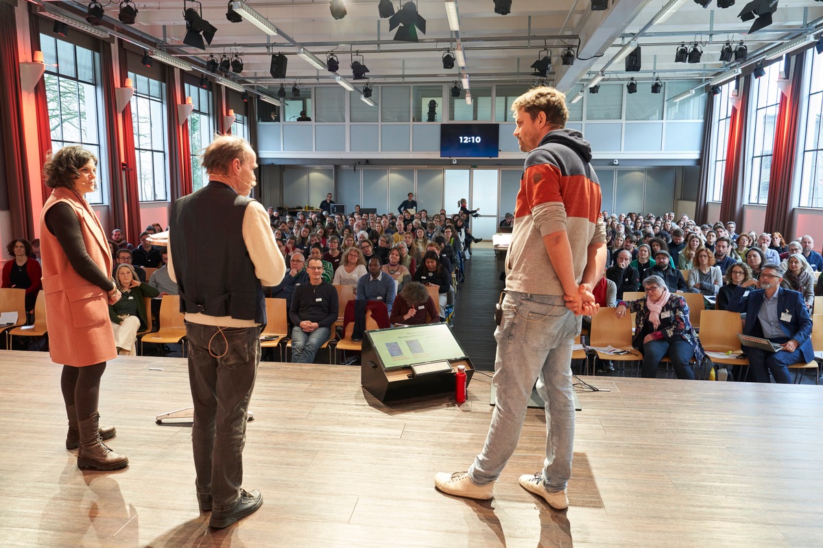 280 Fachleute aus Politik, Wirtschaft und Sozialbereich am Caritas-Forum in Bern / Soziale Ungleichheit und Armut hängen zusammen