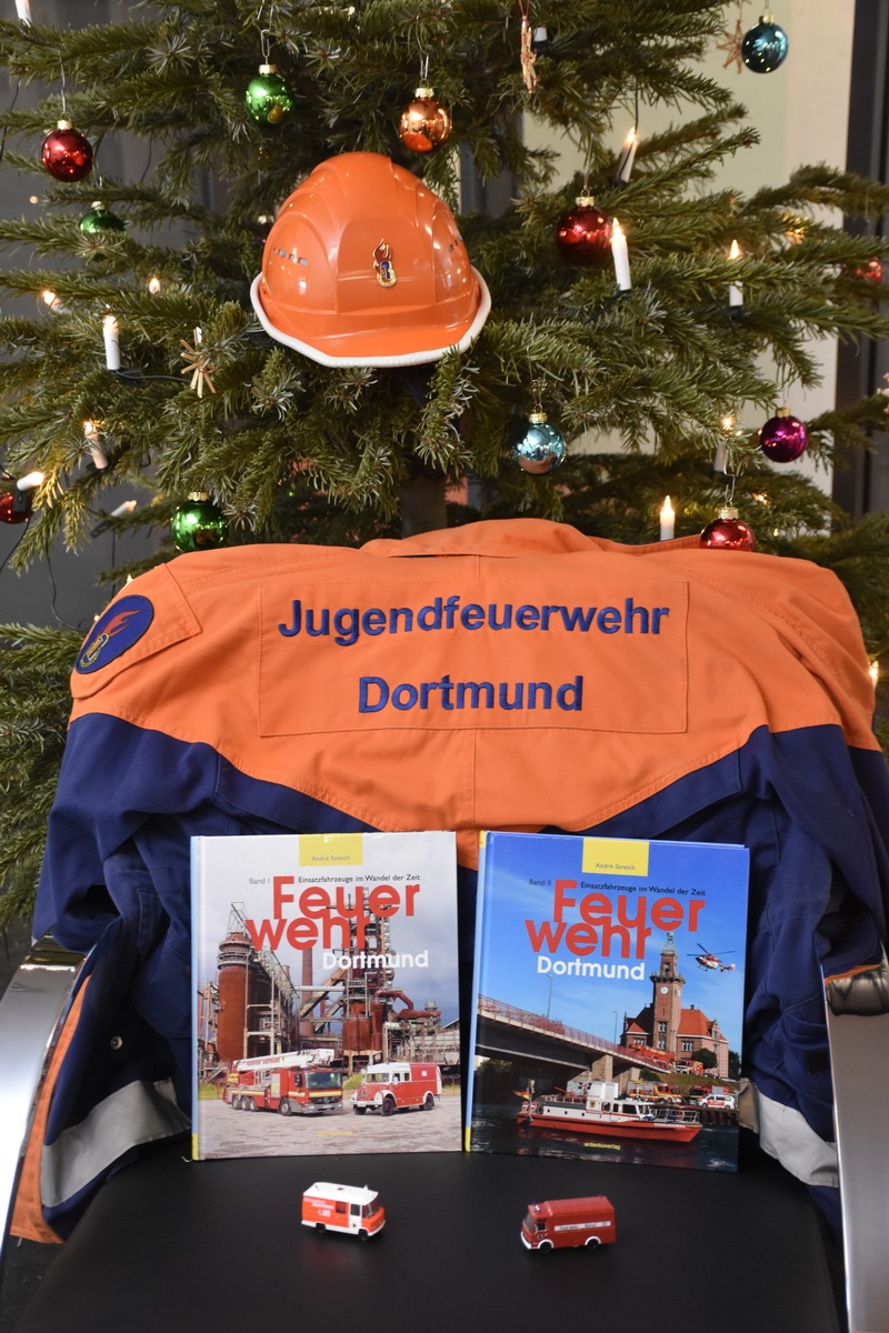 FW-DO: Neues Buch über die Fahrzeuge der Feuerwehr Dortmund vorgestellt