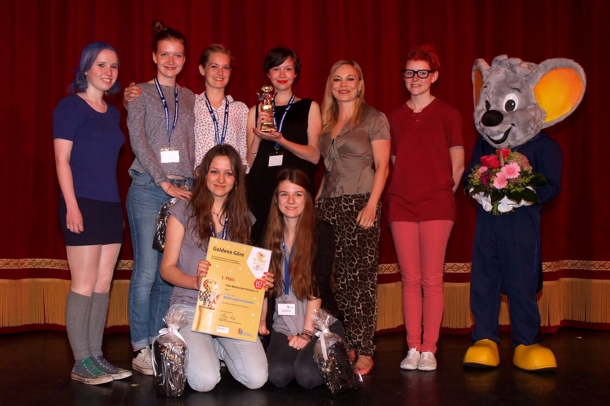 Projekt &quot;Mädchenjahreskalender&quot; aus Berlin gewinnt die Goldene Göre des Deutschen Kinderhilfswerkes (FOTO)