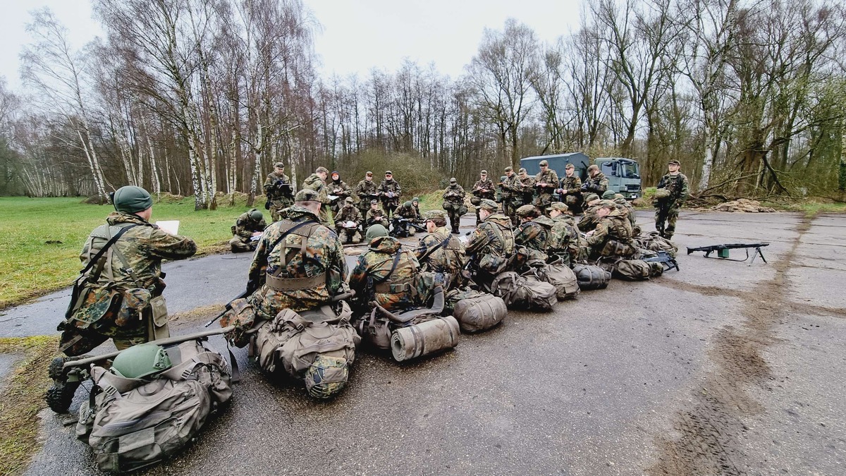 Abschlussübung von Rekruten des Heimatschutzregiments 2 auf dem Standortübungsplatz Münster-Handorf