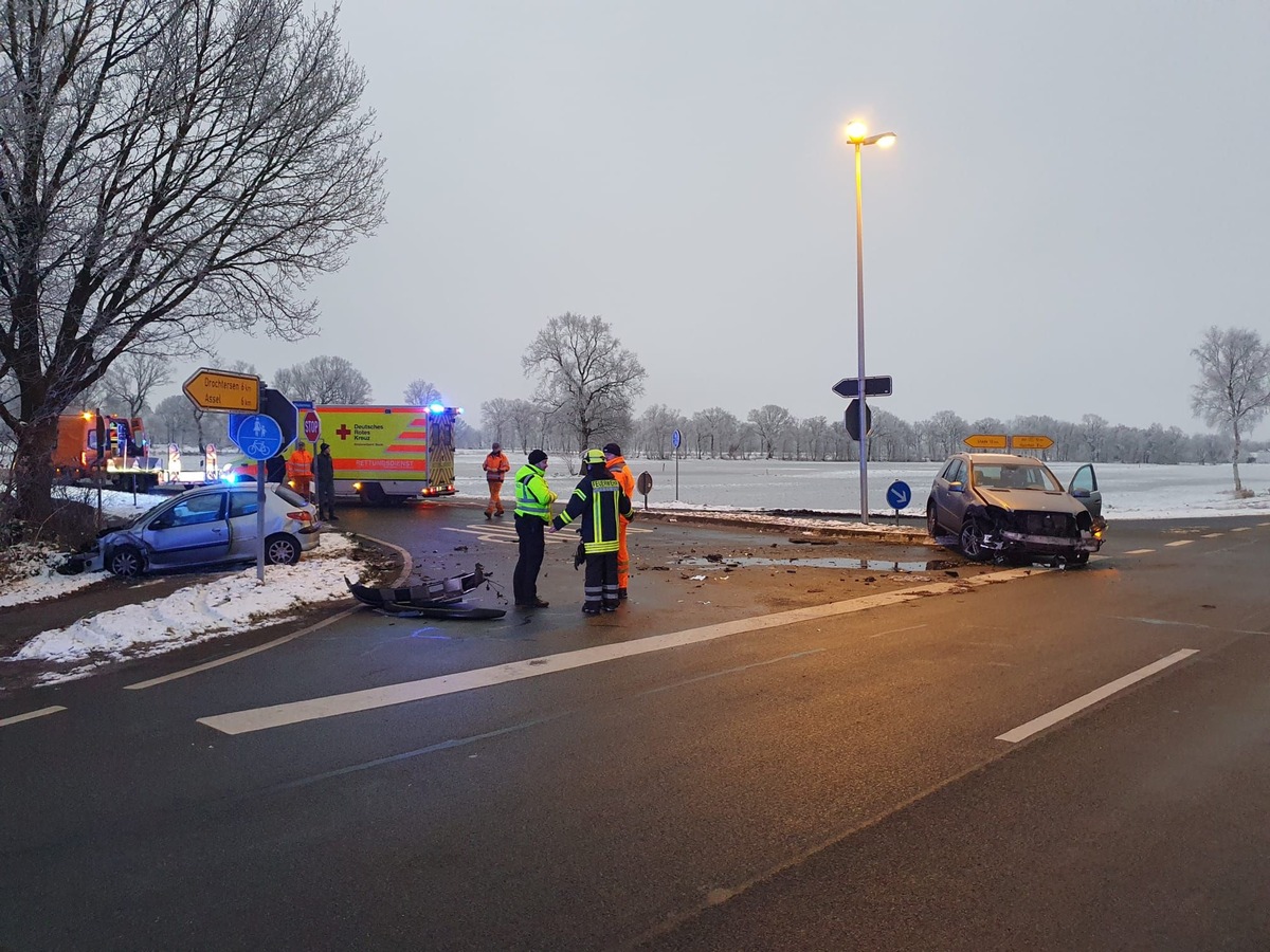 POL-STD: Einbrecher in Bargstedt und Harsefeld, Drei Einbrüche in der Samtgemeinde Oldendorf-Himmelpforten, Ein leicht verletzter Autofahrer bei Autounfall in Ritschermoor