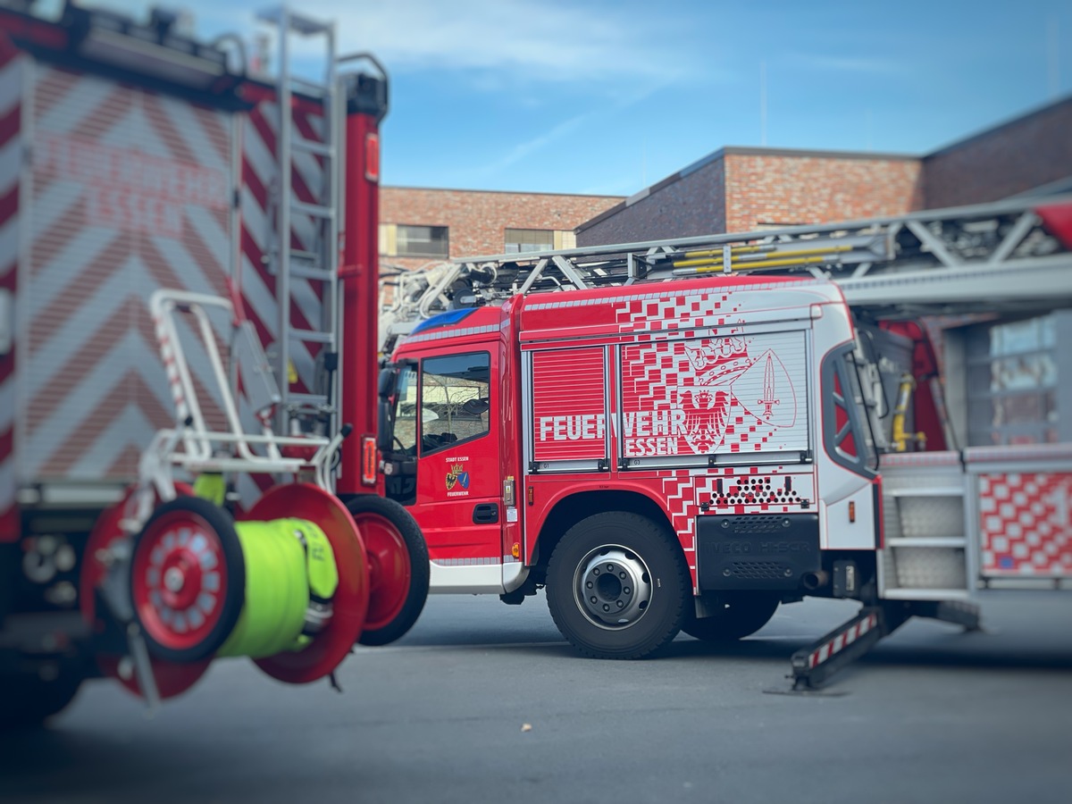 FW-E: Mehrere parallele Brandeinsätze verdeutlichen die Notwendigkeit der Anzahl an Feuerwehrfahrzeugen und Einsatzkräften im Stadtgebiet von Essen