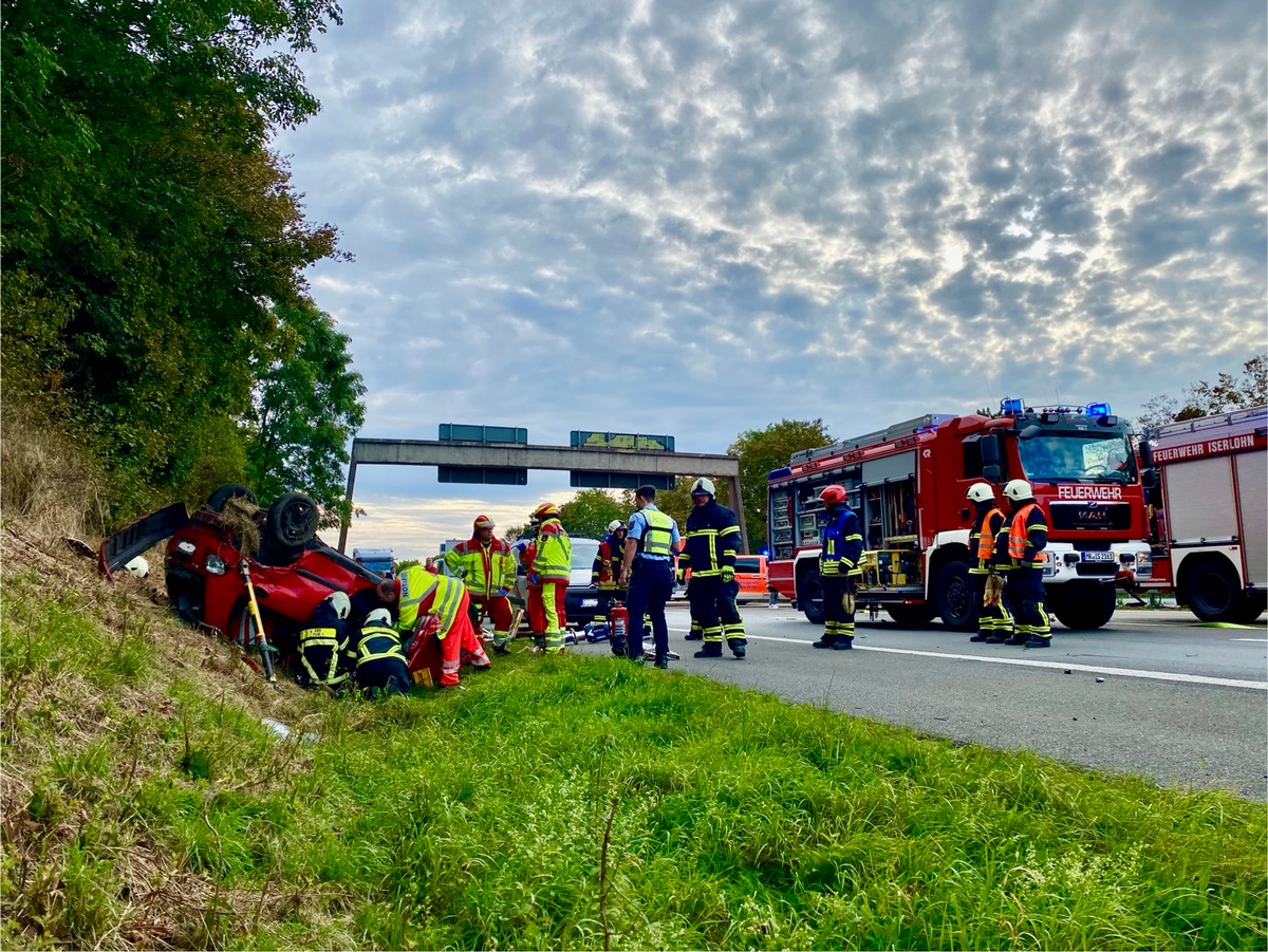 FW-MK: Zwei Fahrzeuge kollidieren und überschlagen sich auf der Autobahn