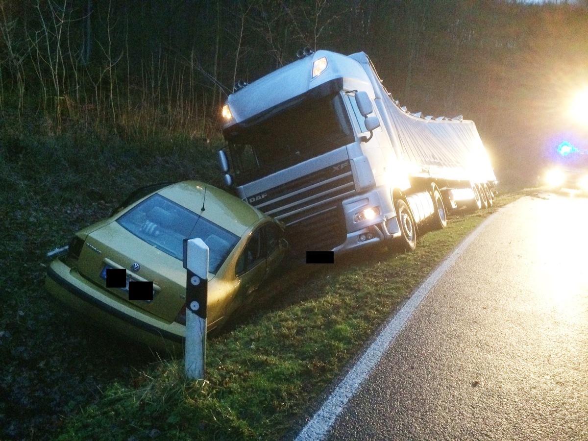 FW-AR: Feuerwehr unterstützt Polizei bei schwerem Verkehrsunfall bei Arnsberg-Wennigloh