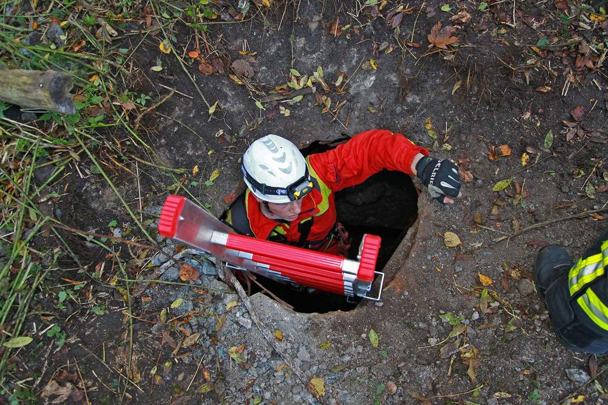 FW-E: Bunkerzugang geöffnet, Personen eingestiegen?