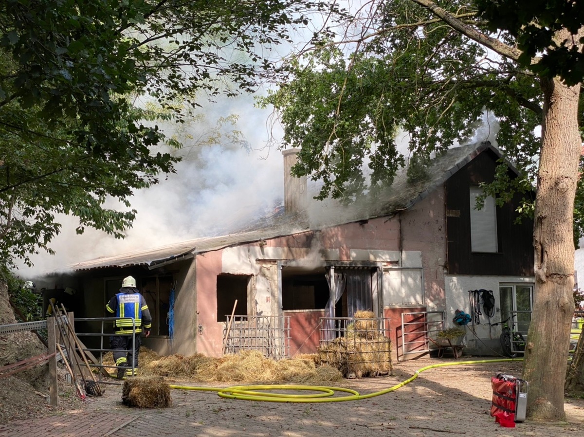 FW-MK: +++Erstmeldung - Gebäudebrand in Drüpplingsen+++