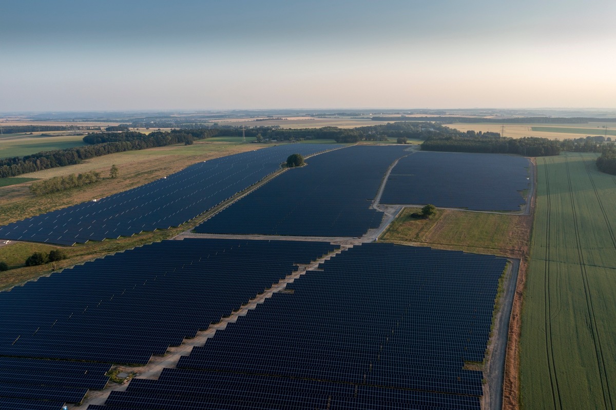 Anspruchsvoller 54-MW-Solarpark in Kleinschirma in Betrieb