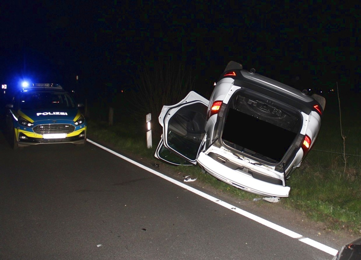 POL-MI: Verdacht auf Trunkenheitsfahrt - Pkw überschlägt sich auf Veltheimer Straße