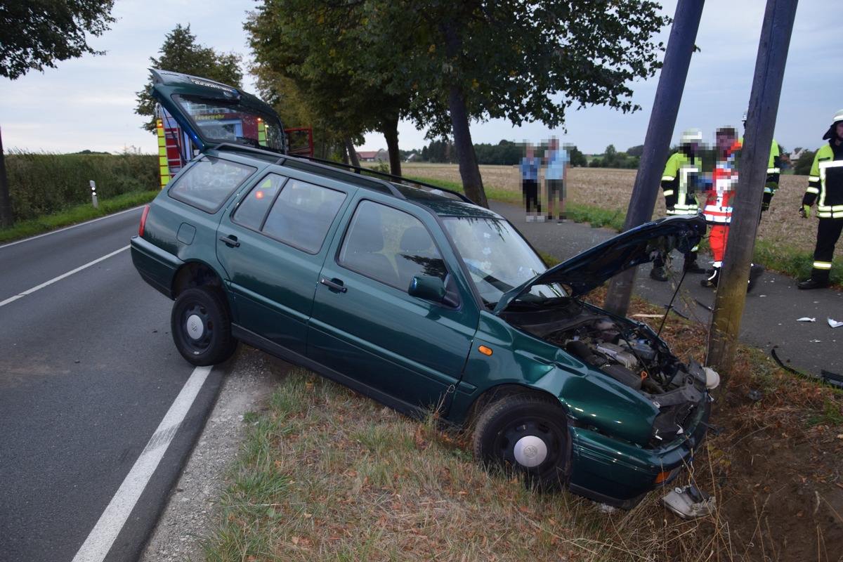 POL-HF: Alleinunfall -
Fahrerin kollidiert mit Lichtmast