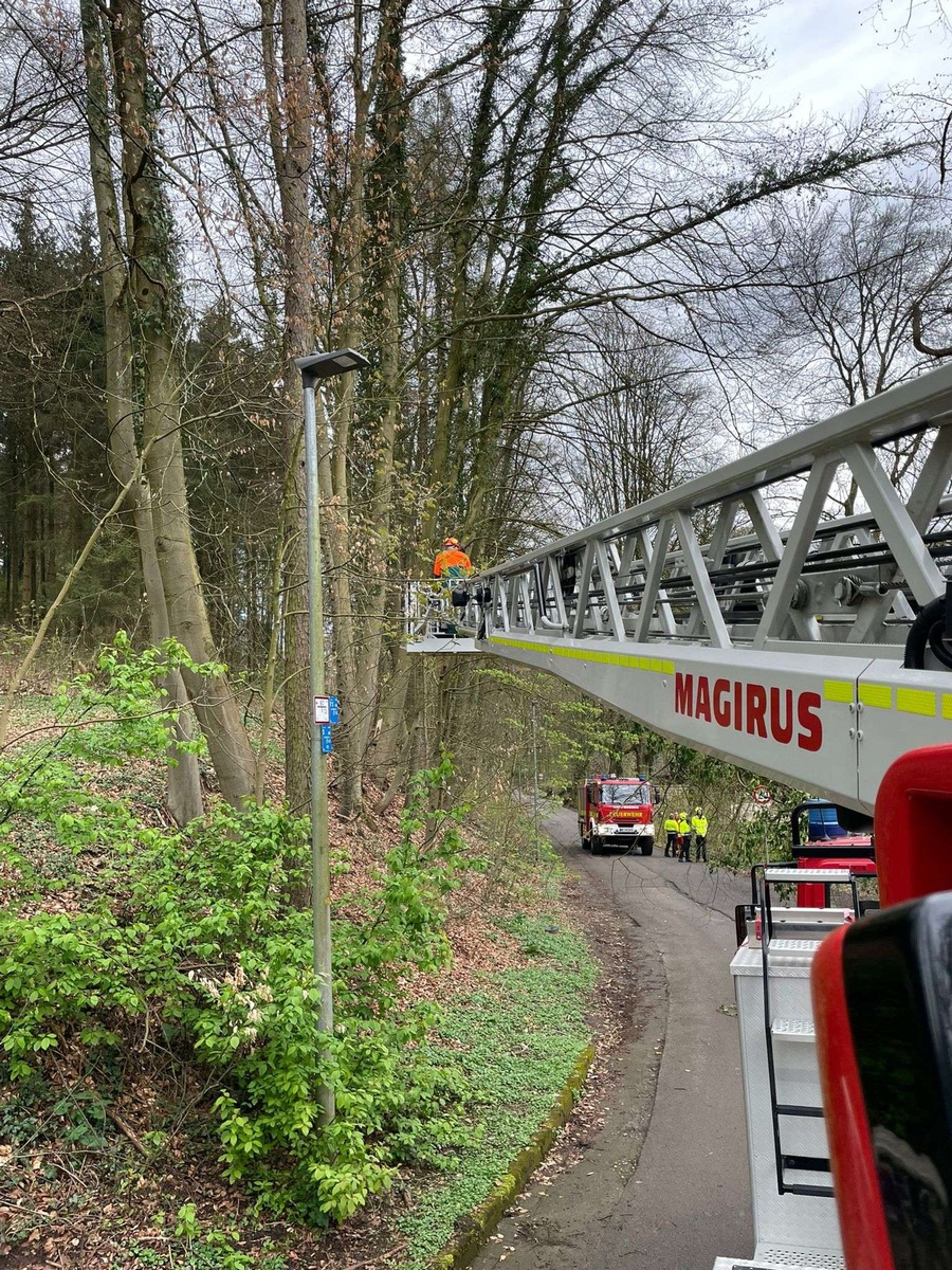 FW-Heiligenhaus: Unruhige Osterfeiertage für die Feuerwehr Heiligenhaus