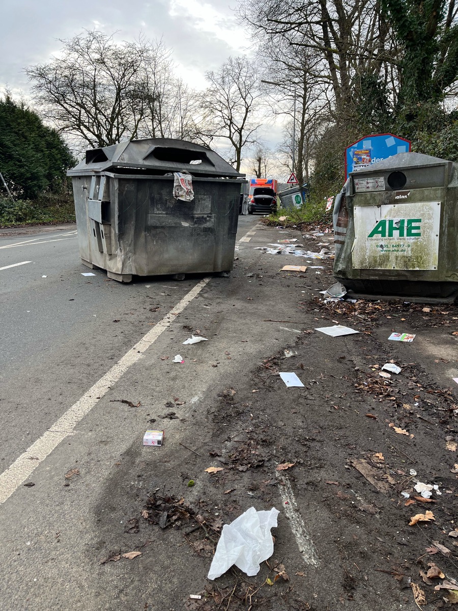 POL-EN: Schwelm: Pkw kollidiert mit Papiercontainern- Fahrer leicht verletzt