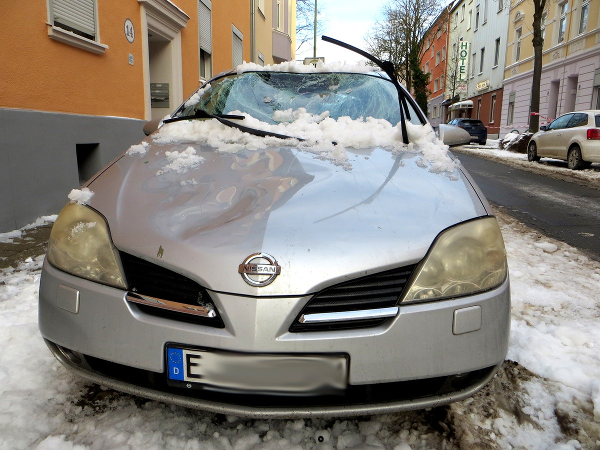 FW-E: Essen taut auf, Eiszapfen lösen sich, Schneebretter und Dachlawinen gehen ab, Straßen sind zum Teil immer noch glatt