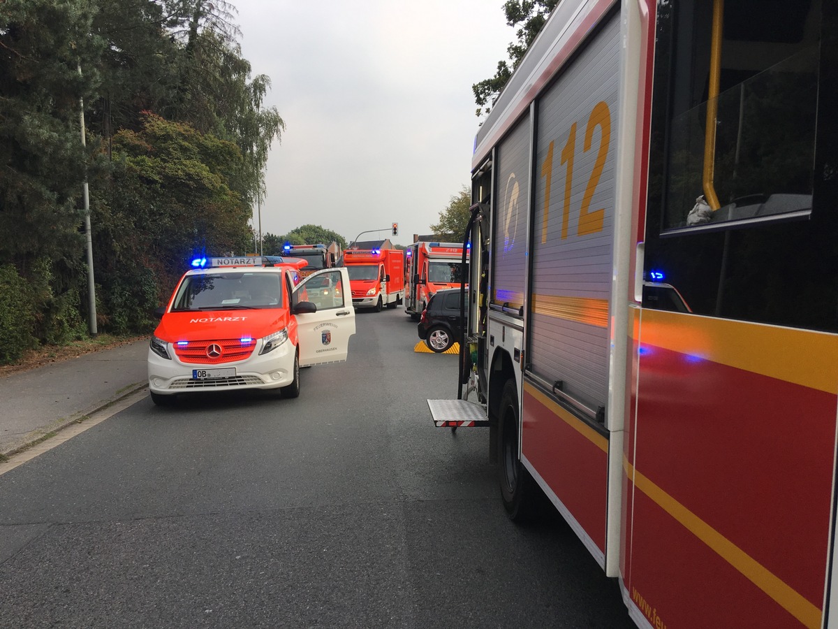 FW Dinslaken: Schwerer Verkehrsunfall im Gewerbegebiet Dinslaken Süd