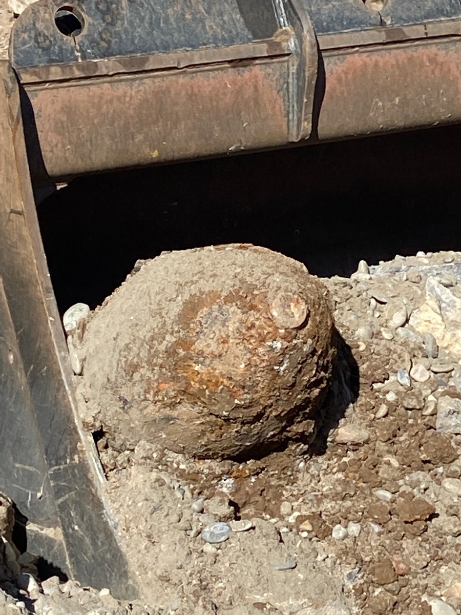 POL-FR: 1. Folgemeldung zu: Lörrach: Fund einer mutmaßlichen Fliegerbombe an der Bahnstrecke in Brombach - Entschärfung noch am heutigen Tage - hier: Evakuierungsmaßnahmen beginnen