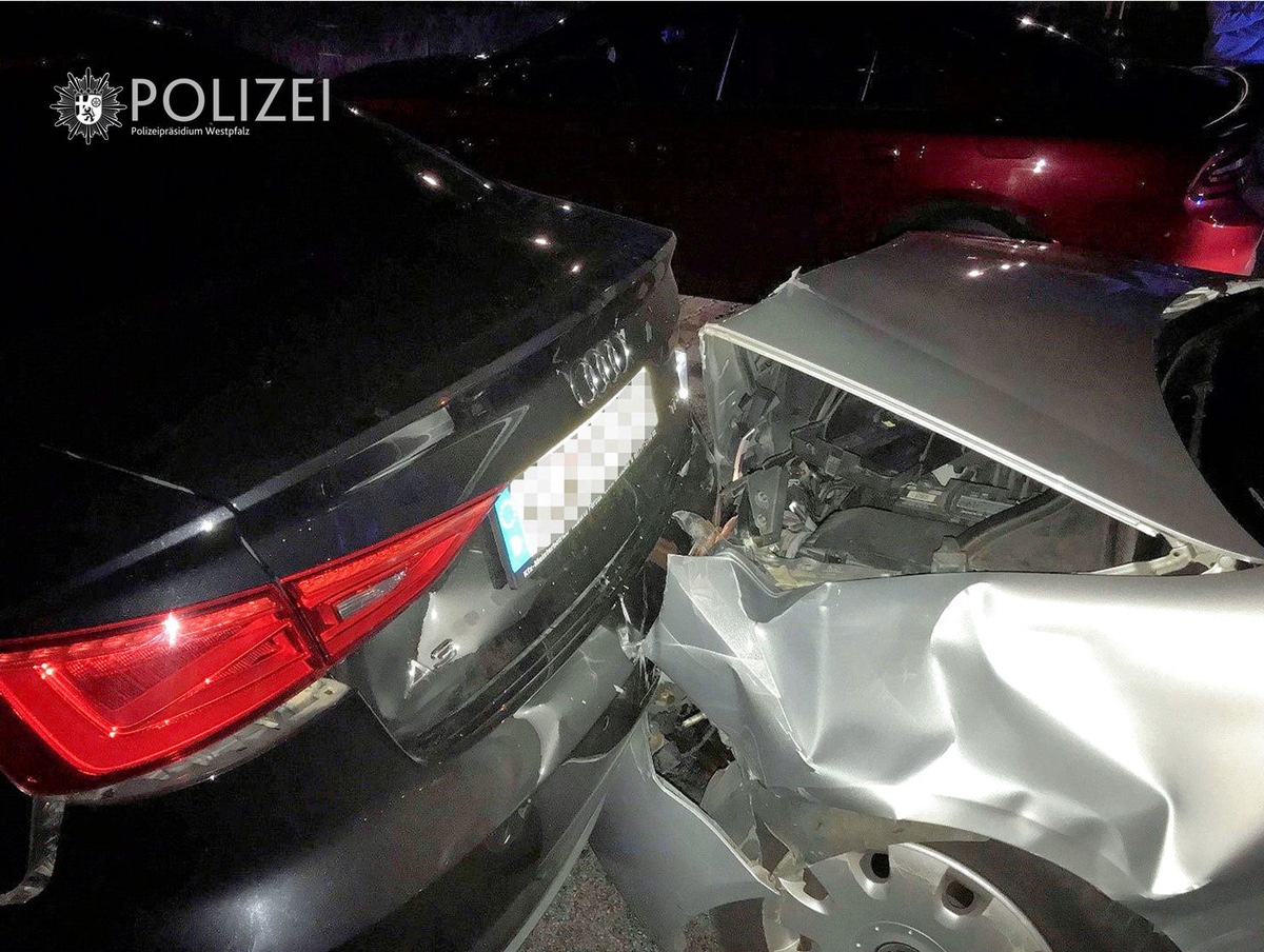 POL-PPWP: Autos verkeilen sich bei Unfall