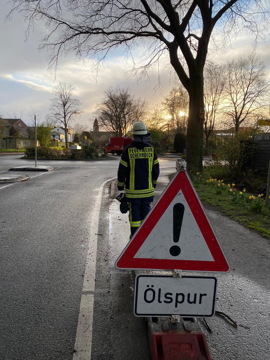 FW-Schermbeck: Ölspur auf der Freudenbergstraße